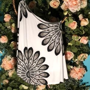 Black and white one shoulder top!